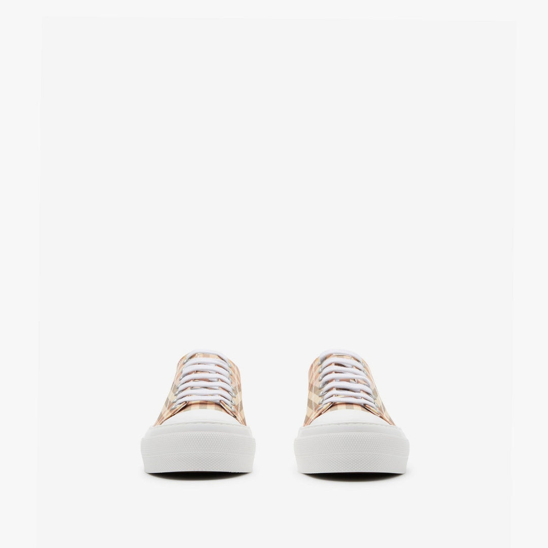 Sneaker in check