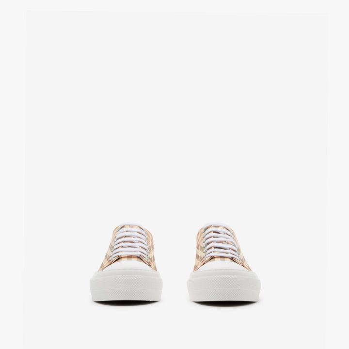 Sneaker in check
