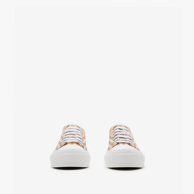 Sneaker in check