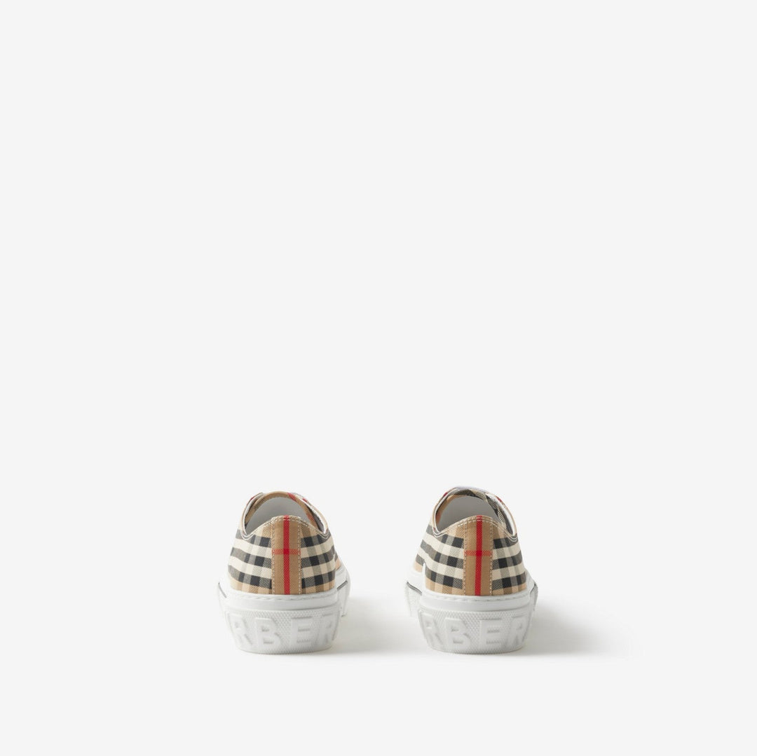 Sneaker in check