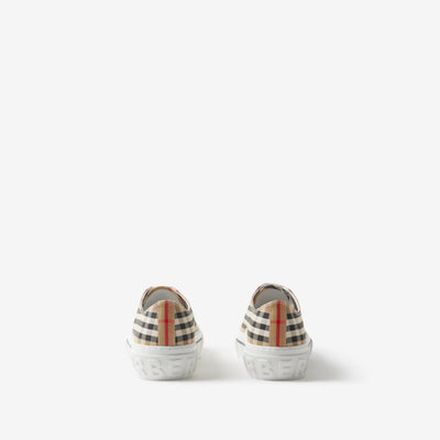 Sneaker in check