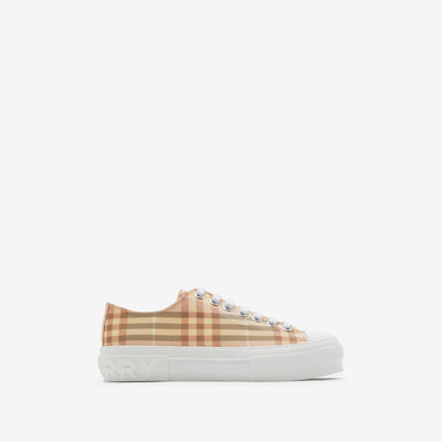 Sneaker in check