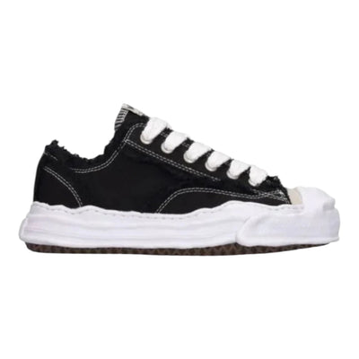 LOW TOP SNEAKER
